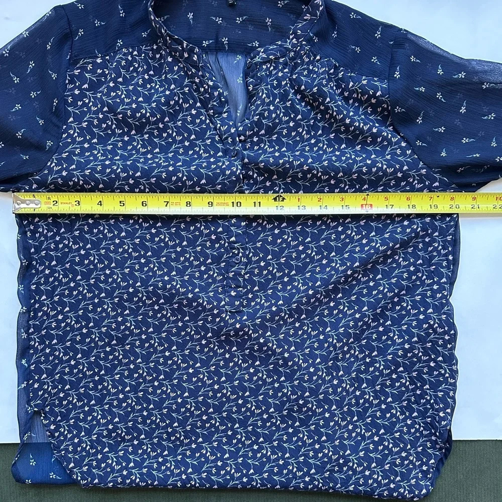 Lucky Brand Top Womens Size M Dark Blue Floral Boho Peasant Button Flowy Blouse - Picture 13 of 13